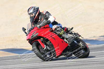 media/Dec-01-2025-Moto Forza (Mon) [[2daa91e15f]]/2-Intermediate Group/Session 2 (Turns 9 and 10)/